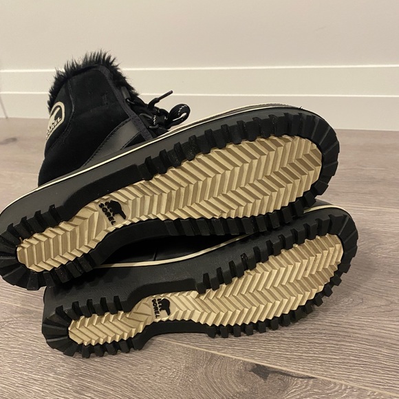 Sorel boots - Picture 3 of 3